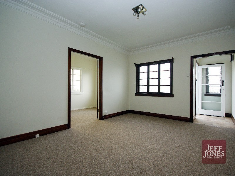 32 Drummond Street, Greenslopes QLD 4120