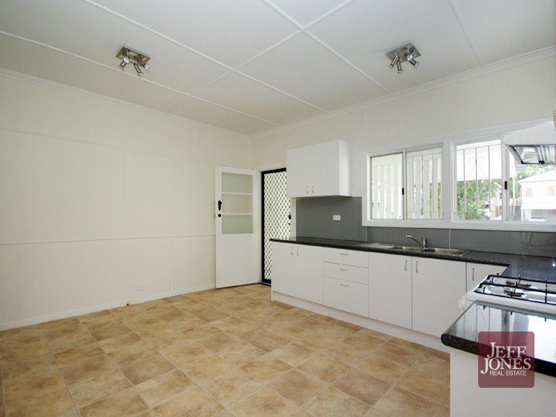 32 Drummond Street, Greenslopes QLD 4120