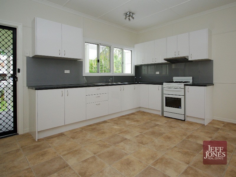32 Drummond Street, Greenslopes QLD 4120