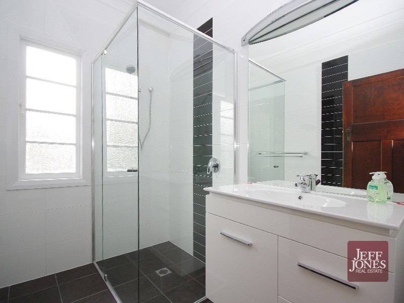 32 Drummond Street, Greenslopes QLD 4120