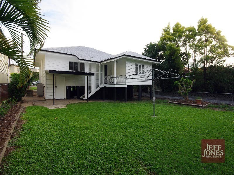 32 Drummond Street, Greenslopes QLD 4120