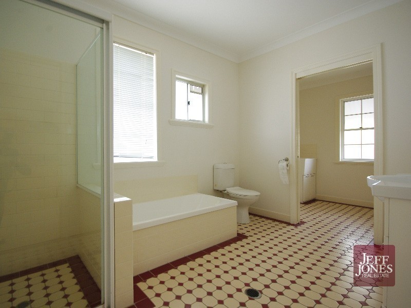 36A Brae Street, Coorparoo QLD 4151