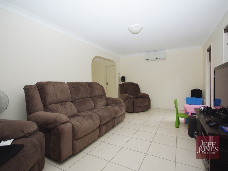 33 Barnard Street, Carindale QLD 4152