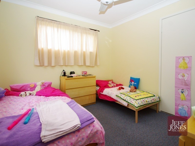 33 Barnard Street, Carindale QLD 4152