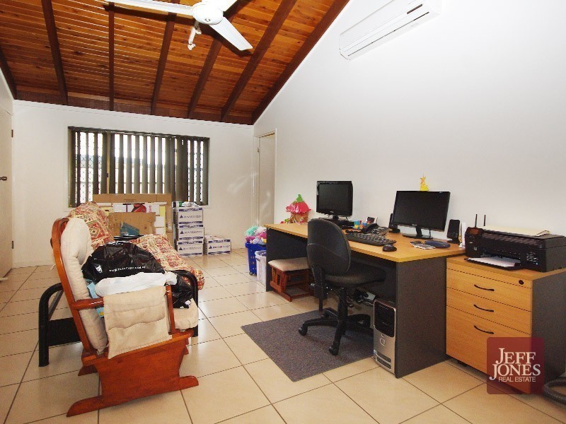 33 Barnard Street, Carindale QLD 4152