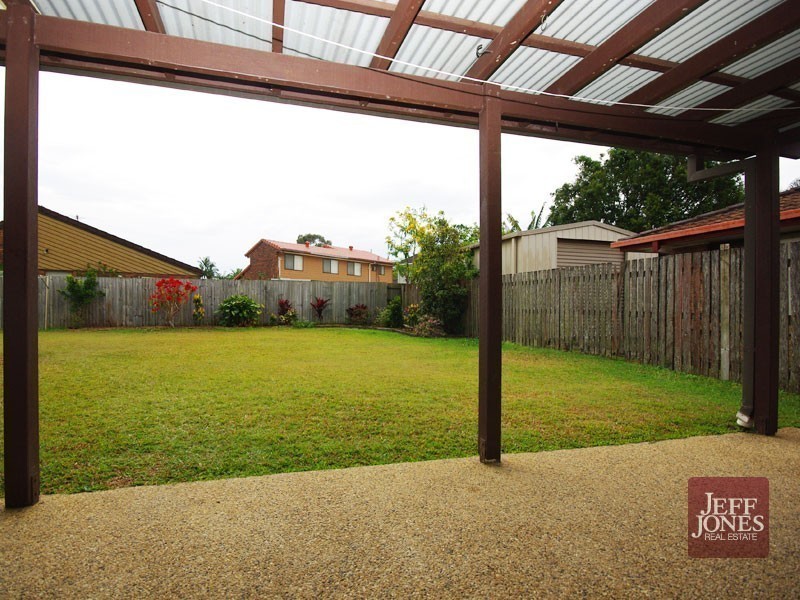 33 Barnard Street, Carindale QLD 4152