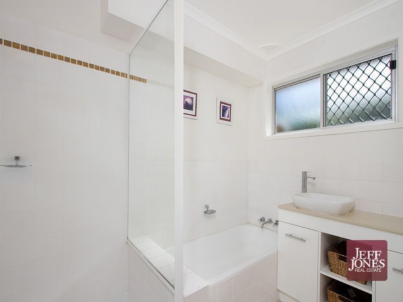 17 Glyn Street, Coorparoo QLD 4151