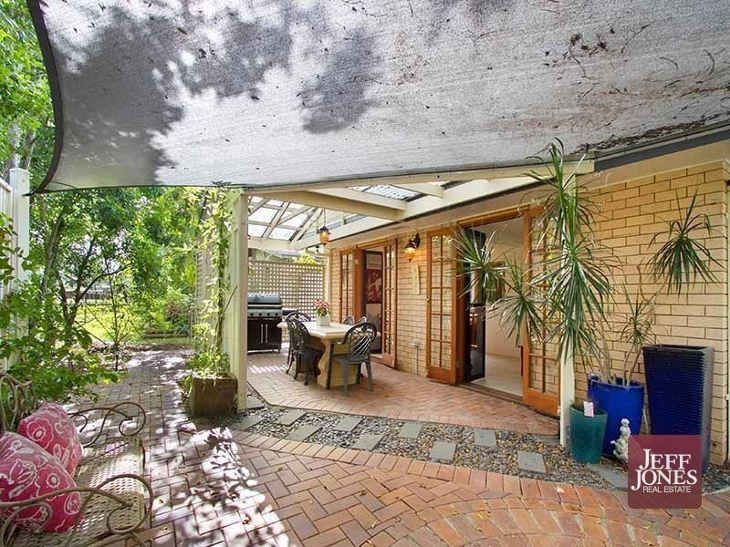 17 Glyn Street, Coorparoo QLD 4151