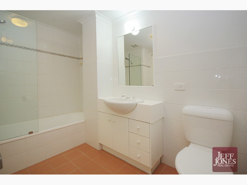 3/37 Ninth Avenue, Coorparoo QLD 4151