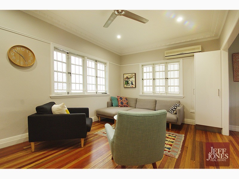 43 Stimpson Street, Fairfield QLD 4103