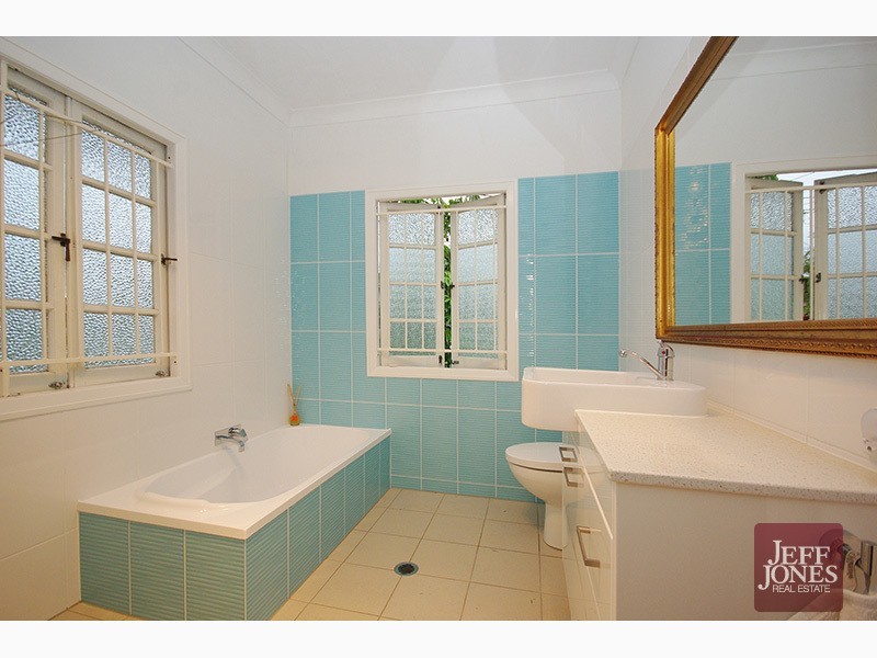 43 Stimpson Street, Fairfield QLD 4103