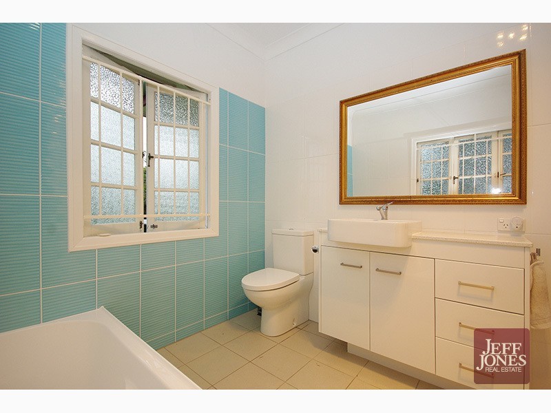 43 Stimpson Street, Fairfield QLD 4103