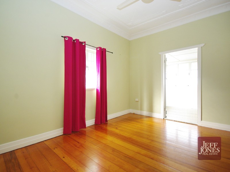 25 Thomas Street, Greenslopes QLD 4120