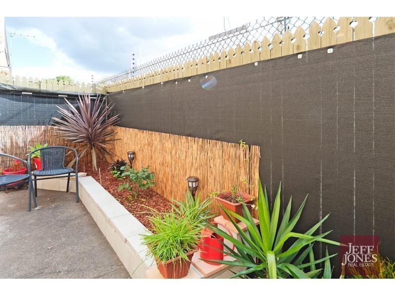 2/121 Old Cleveland Road, Greenslopes QLD 4120