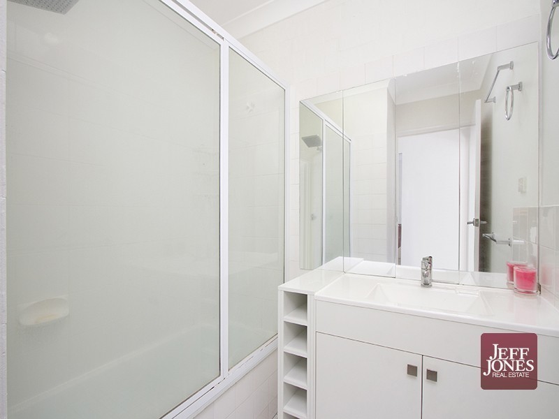 4/54 Douglas Street, Greenslopes QLD 4120