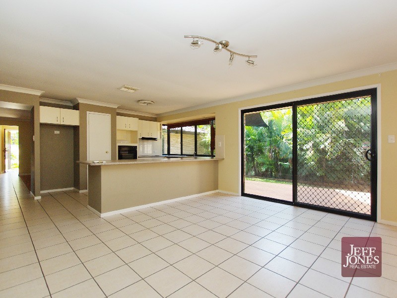 12 Ridgeview Street, Carindale QLD 4152
