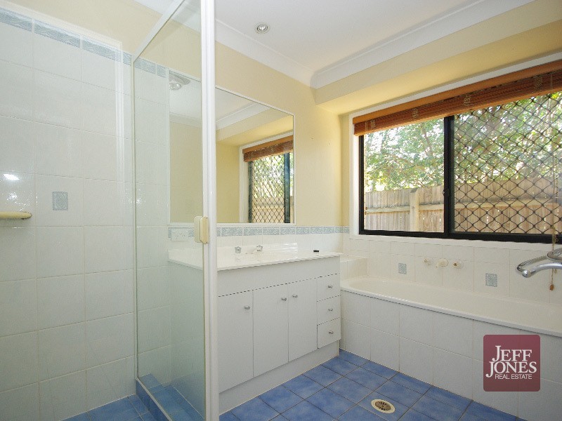 12 Ridgeview Street, Carindale QLD 4152