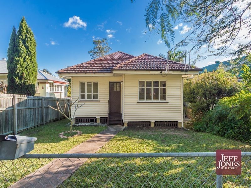 5 Walter Street, Holland Park QLD 4121