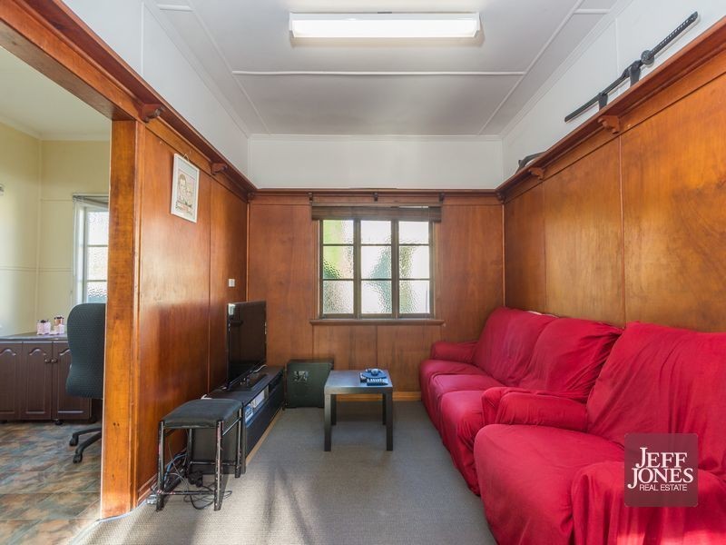 5 Walter Street, Holland Park QLD 4121