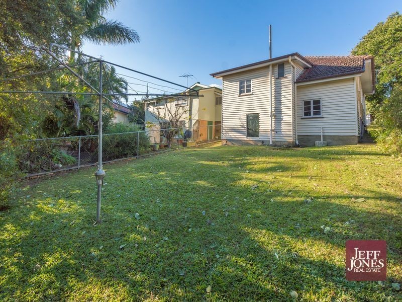 5 Walter Street, Holland Park QLD 4121