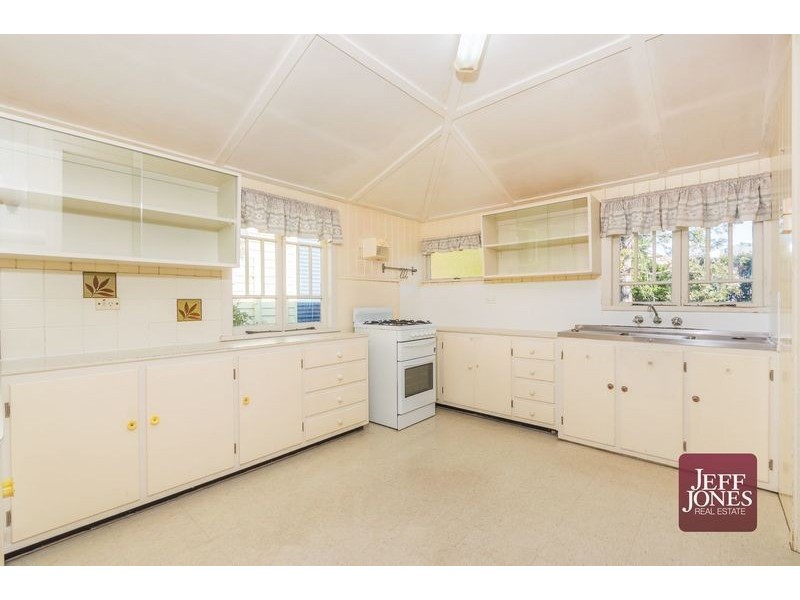 37 Jubilee Street, Greenslopes QLD 4120