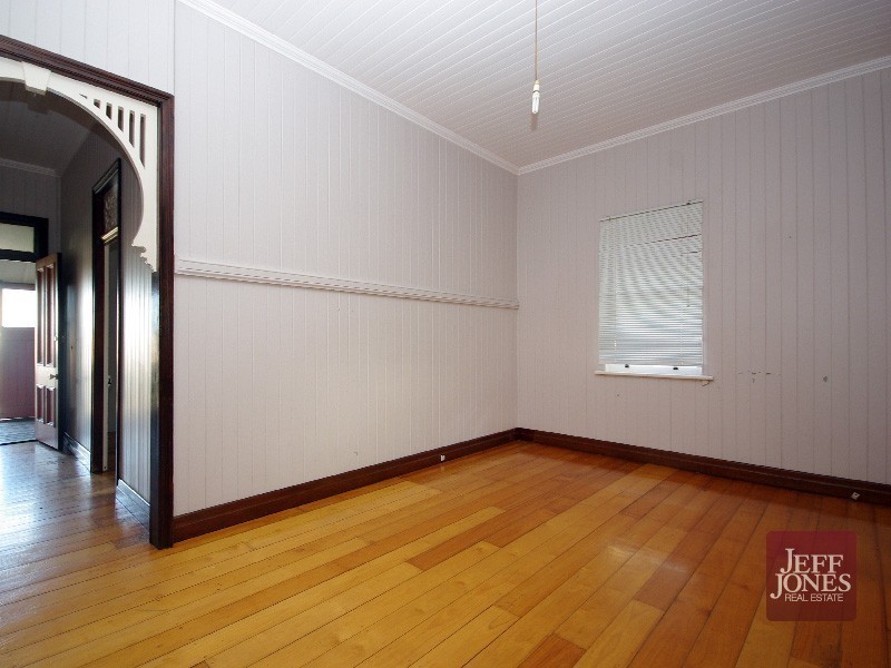 77 Cleveland Street, Greenslopes QLD 4120