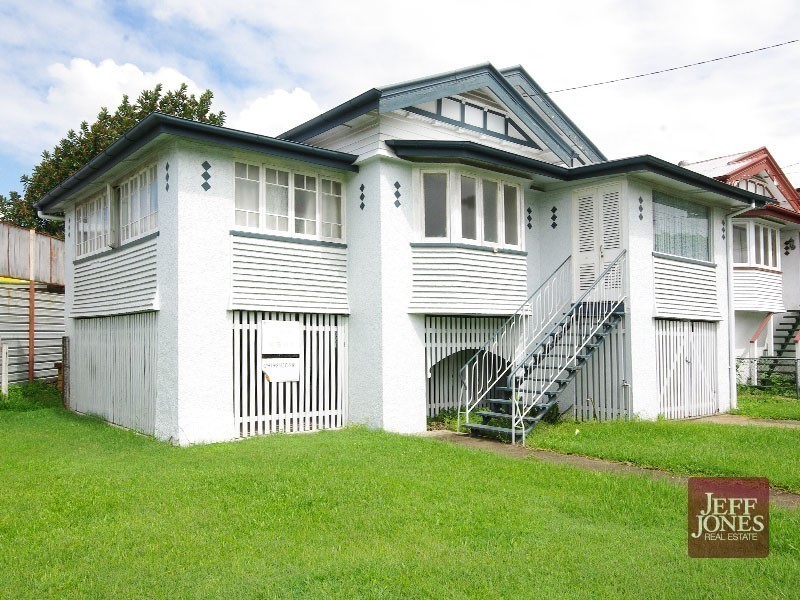 16 Logan Street, Greenslopes QLD 4120