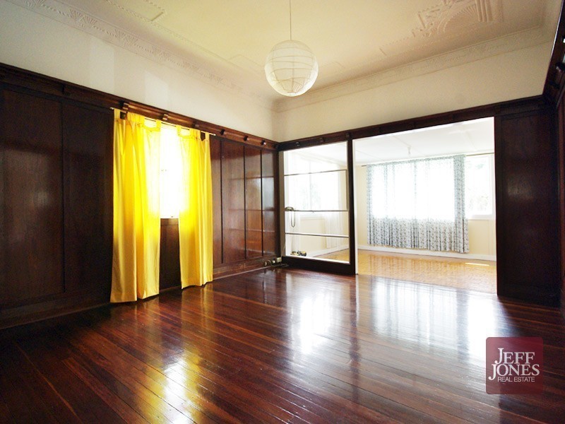 16 Logan Street, Greenslopes QLD 4120