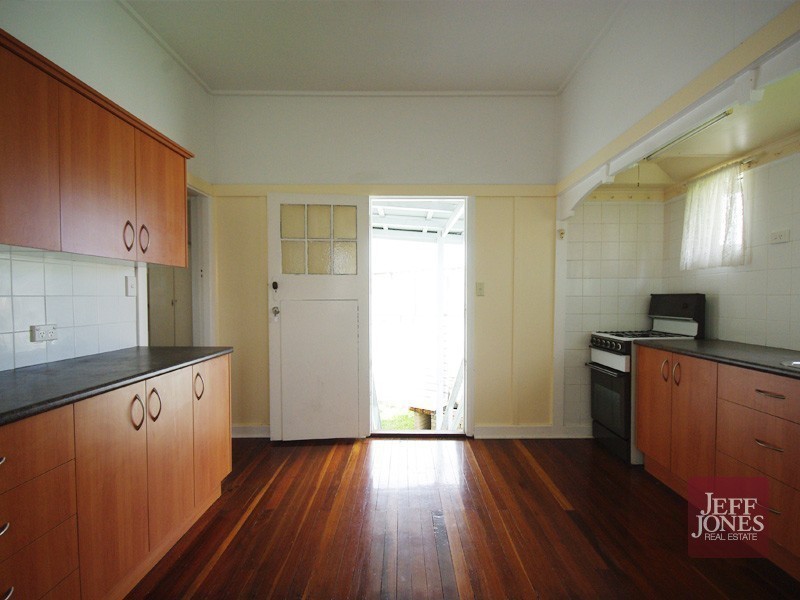 16 Logan Street, Greenslopes QLD 4120