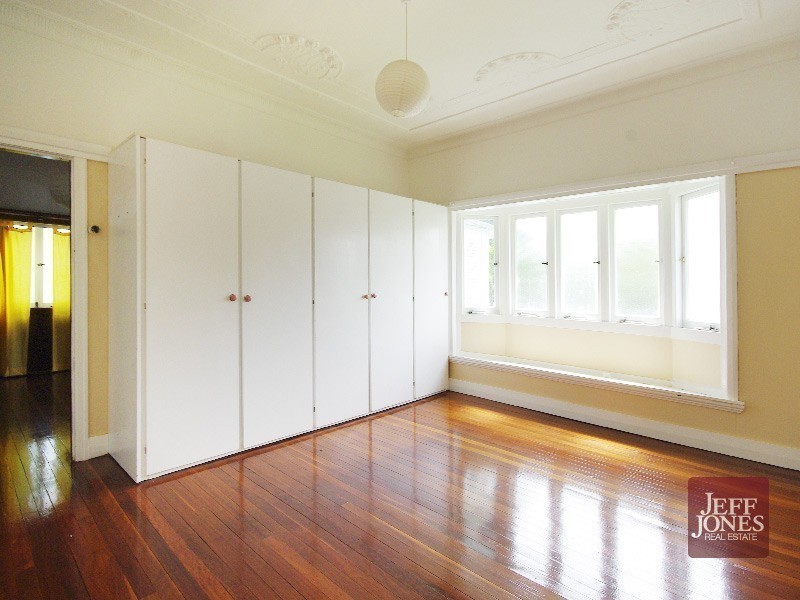 16 Logan Street, Greenslopes QLD 4120