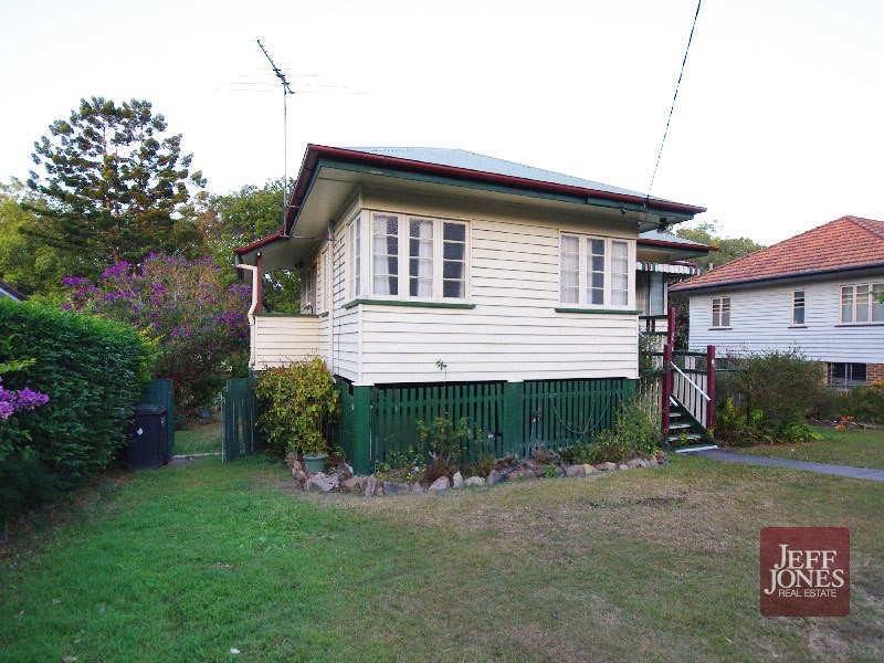 98 Earl Street, Greenslopes QLD 4120