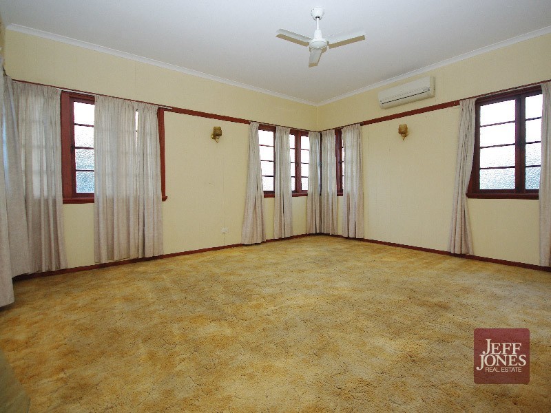 98 Earl Street, Greenslopes QLD 4120