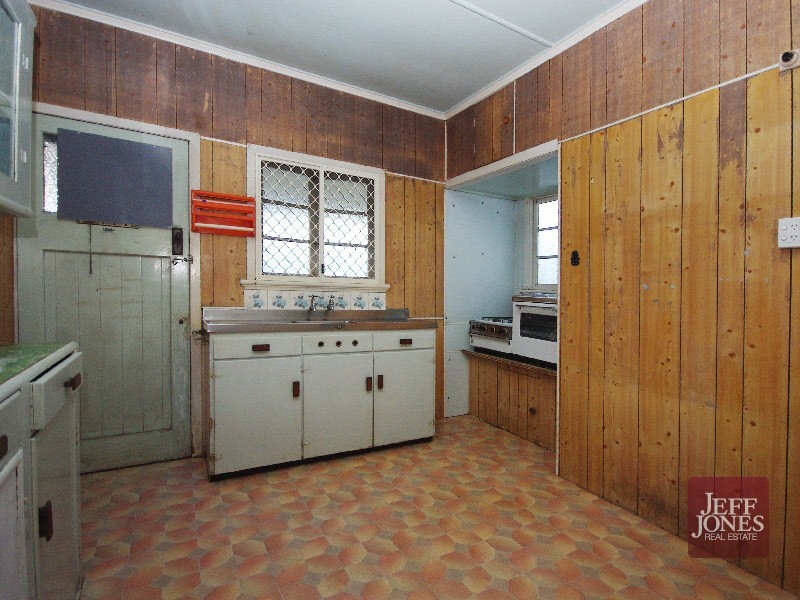 98 Earl Street, Greenslopes QLD 4120