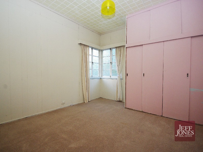 98 Earl Street, Greenslopes QLD 4120