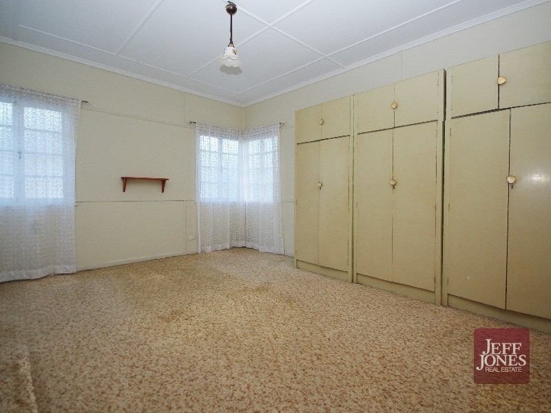 98 Earl Street, Greenslopes QLD 4120