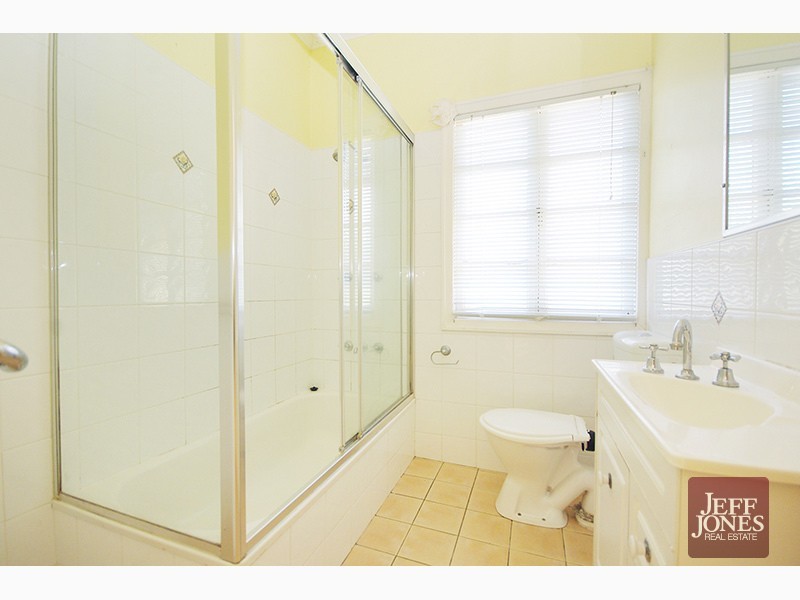 20 St Leonards Street, Coorparoo QLD 4151