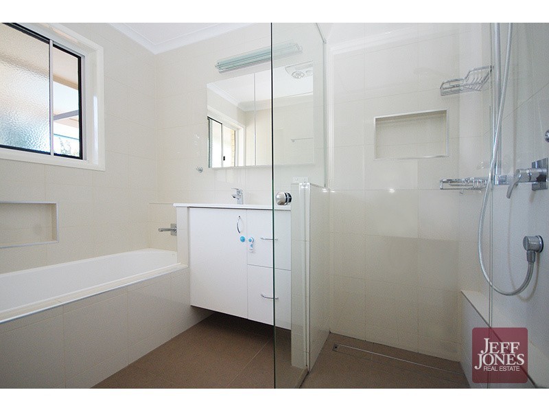 137 Greenmeadow Road, Mansfield QLD 4122