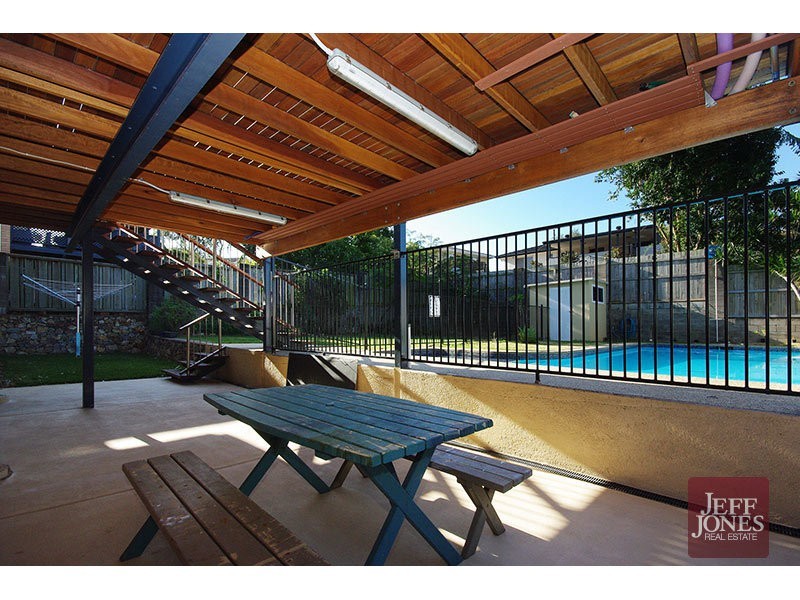 137 Greenmeadow Road, Mansfield QLD 4122