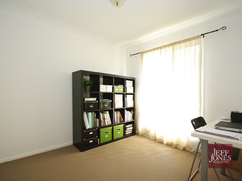 6 Mons Road, Carina Heights QLD 4152