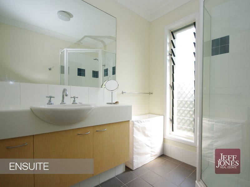 6 Mons Road, Carina Heights QLD 4152