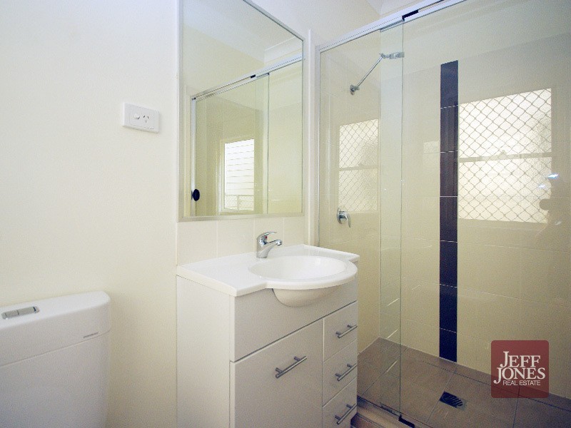 166 Cornwall Street, Greenslopes QLD 4120