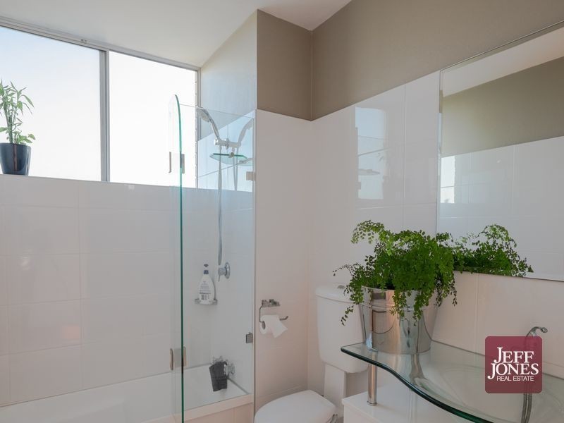 6/60 Norman Crescent, Norman Park QLD 4170