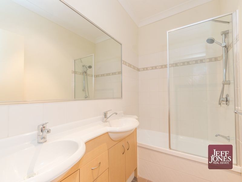 2/96 Marquis Street, Greenslopes QLD 4120
