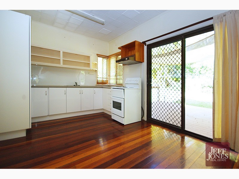 42 Palm Avenue, Holland Park QLD 4121