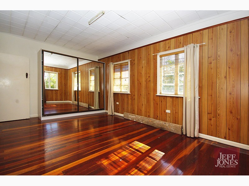 42 Palm Avenue, Holland Park QLD 4121