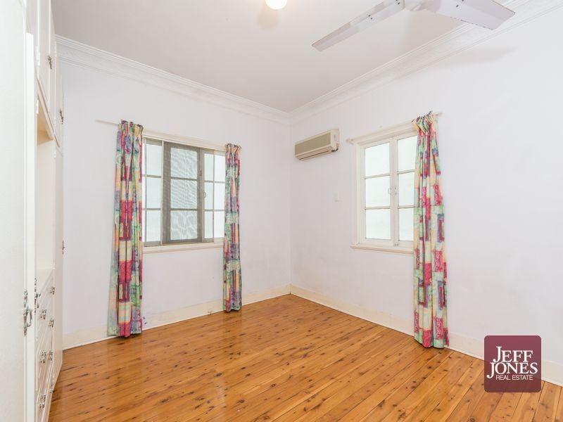 54 Salisbury Street, Woolloongabba QLD 4102