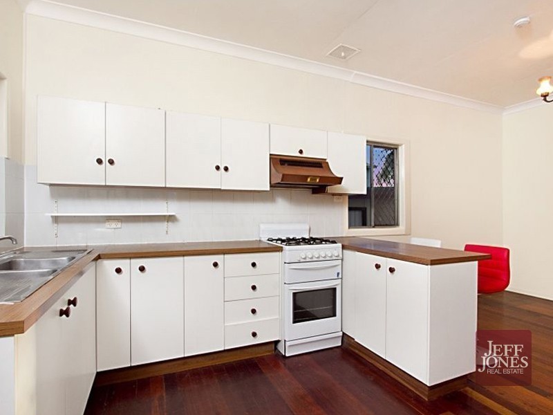 16 Pine Street, Greenslopes QLD 4120