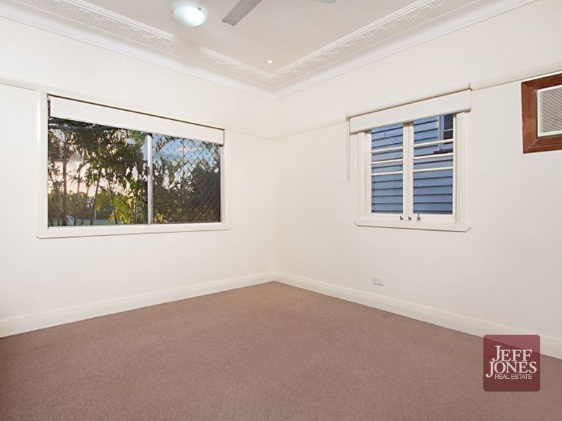 16 Pine Street, Greenslopes QLD 4120