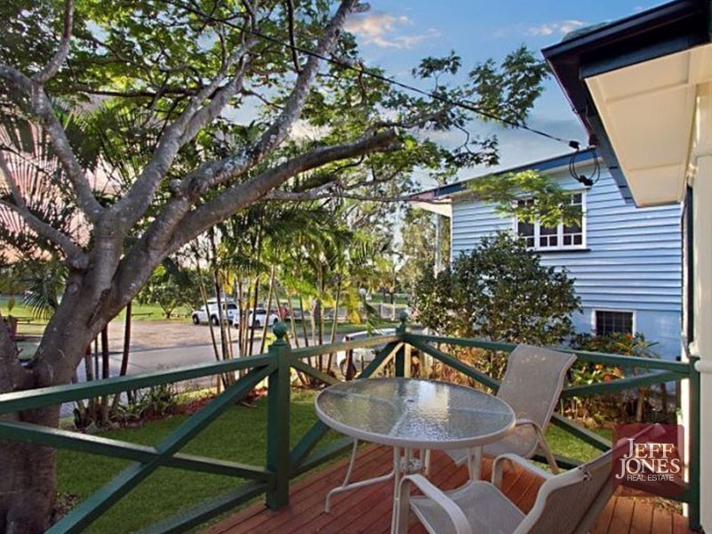 16 Pine Street, Greenslopes QLD 4120