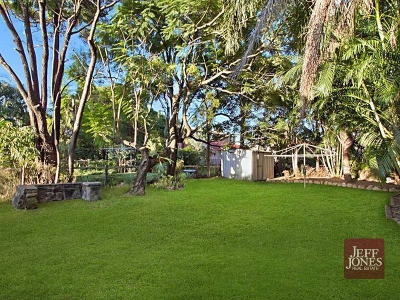 16 Pine Street, Greenslopes QLD 4120